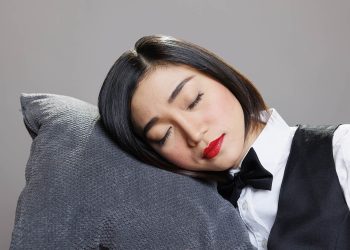 Best Sleeping Techniques for Long-Haul Pilots and Crew Members